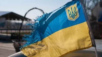 Под Днепропетровском юная девушка публично сожгла флаг Украины - news-front.info - Украина - Днепропетровская обл. - Днепропетровск - Каменское