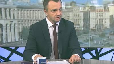 Тарас Креминь - Украинский - Украинский языковый омбудсмен инициировал закрытие ведущих телеканалов страны - newdaynews.ru - Украина