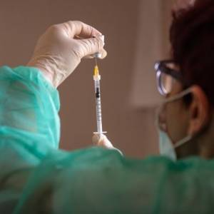 Надим Захави - В Британии одобрили COVID-вакцинацию для подростков - koronavirus.center - Англия