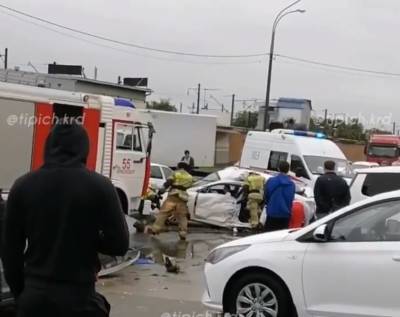 В Краснодаре в массовом ДТП с грузовиком погибло трое - 7info.ru - Краснодар