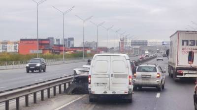 На объездной в районе Ожогино в Тюмени автомобиль въехал в отбойник - nashgorod.ru - Тюмень
