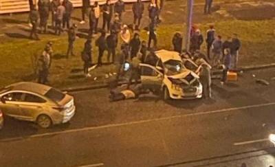 Ночью в Тюмени на Мельникайте в жестком ДТП погиб таксист и пострадали пять человек - news.megatyumen.ru - Тюмень - Курганская обл.