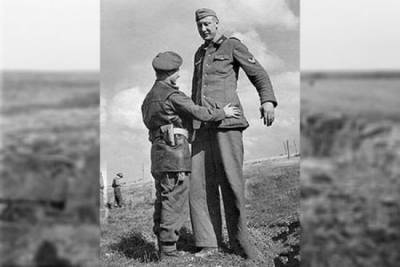 Hемецкий «Голиаф»: судьба самого высокого человека в мире, воевавшего в вермахте - Русская семеркаРусская семерка - russian7.ru - Канада