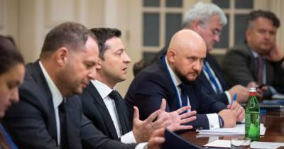 Владимир Зеленский - Зеленский призвал инвесторов США участвовать в "трансформации" Украины - ren.tv - США - Украина - Нью-Йорк - Нью-Йорк