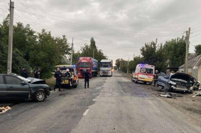 ДТП на украинской трассе, авто разбиты вдребезги и много пострадавших: фото и что известно - politeka.net - Украина - Николаевская обл. - Вознесенск - Николаев