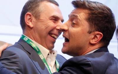 Владимир Зеленский - Сергей Шефир - Под Киевом обстреляли автомобиль помощника Зеленского. Ищут «русский след» - bloknot.ru - Украина - Киев - Киевская обл. - с. Лесники, Киевская обл. - Нападение