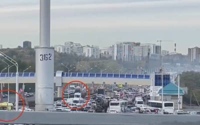 «Сдохнешь, пока доедешь»: В Уфе в огромной пробке на Бельском застряли кареты скорой помощи - ufacitynews.ru - Уфа