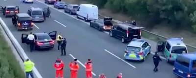 В Германии задержали мужчину, взявшего в заложники пассажиров автобуса - runews24.ru - Германия