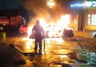 Опубликовано видео тушения загоревшегося автомобиля в Дашково-Песочне - ya62.ru - Рязань