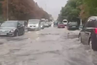 Одессу топит проливным дождем, видео несчастья: "реки на улицах и "душ" в маршрутках" - politeka.net - Украина - Одесса