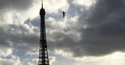 Француз прошел по канату между Эйфелевой башней и театром на высоте 70 метров (ФОТО, ВИДЕО) - dsnews.ua - Франция