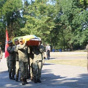 В Запорожье попрощались с бойцом, погибшим на Донбассе. Фото - reporter-ua.com - Украина - Запорожье - Донбасс - Военный