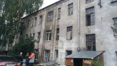 В центре Тюмени после подачи тепла кипятком затопило половину квартир жилого дома - znak.com - Тюмень