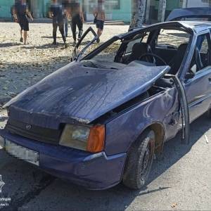 В Запорожье пьяный водитель «Славуты» врезался в припаркованный автомобиль. Фото - reporter-ua.com - Запорожье