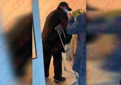 Пьяный мужчина на костылях и с пистолетом пришел на избирательный участок в Новом Уренгое - znak.com