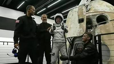 Джаред Айзекман - Непрофессиональные астронавты благополучно вернулись на Землю - vesti.ru - США - шт.Флорида