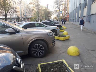 Ограждения снова установили вдоль тротуара на улице Варварской в Нижнем Новгороде - vgoroden.ru - Нижний Новгород - Нижний Новгород