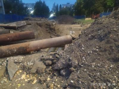«Земляная ловушка» образовалась около школы на Автозаводе - vgoroden.ru - Россия - Нижегородская обл. - Нижний Новгород