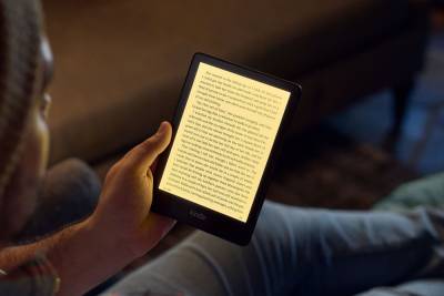 Amazon представила обновленный ридер Kindle Paperwhite с 6,8-дюймовым экраном, разъемом USB-C, «теплой» подсветкой и Signature-версией (32 ГБ и Qi) - itc.ua - Украина