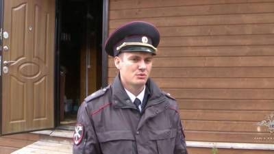 В Вологодской области двое полицейских спасли из горящего дома девочку, маму и котенка - 1tv.ru - Россия - Вологодская обл.