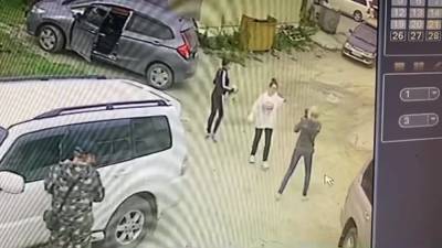 Одна из женщин, подбросивших кошку к "Псу и коту", кинулась на директора приюта - sakhalin.info - Южно-Сахалинск