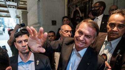 Жаир Болсонар - Президент Бразилии ушел на карантин из-за COVID-19 у главы минздрава - iz.ru - США - Израиль - Бразилия - Нью-Йорк