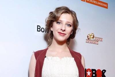 Элизабет Арзамасова - Будто не рожала! Ставшая мамой Арзамасова поразила фигурой - skuke.net