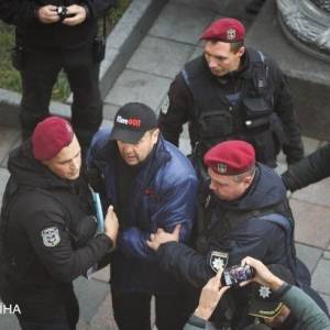 Сергей Доротич - Под Верховной Радой произошла потасовка на митинге. Фото - reporter-ua.com - Украина