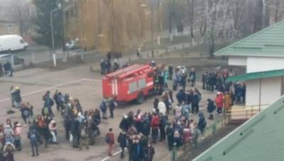 Мужчина с дробовиком устроил переполох в украинской школе: "Сегодня ваш последний день" - politeka.net - Украина