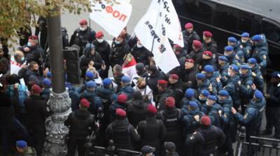 Виктор Медведчук - Под Радой проходит сразу три митинга - ru.slovoidilo.ua - Украина