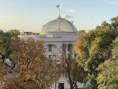 Руслан Стефанчук - Рада решила работать 23 сентября до тех пор, пока не рассмотрит законопроект об олигархах - gordonua.com - Украина