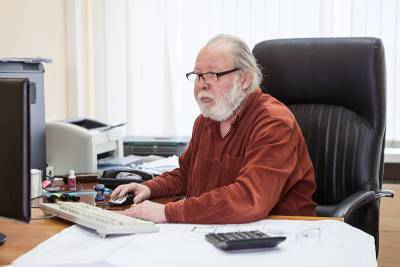 Сергей Леонов - Кабмин отказался вернуть индексацию пенсий работающим пенсионерам - tvc.ru - Россия