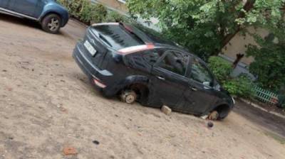 Ford - Воронежцы сообщили о массовых кражах колёс с автомобилей на Левом берегу - vestivrn.ru - Воронеж - район Железнодорожный