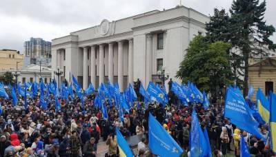 Виктор Медведчук - «Оппозиционная платформа – За жизнь» провела под Верховной Радой Украины акцию в поддержку Виктора Медведчука - politeka.net - Украина