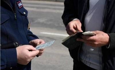 Тюменец, которого поймали без прав за рулем грузовика, пытался дать взятку полицейским - news.megatyumen.ru - Тюменская обл. - Сургут - Нижневартовск - Камаз