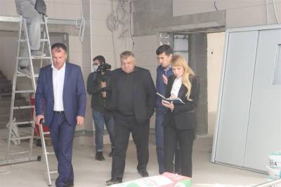 Депутаты ЗСК проинспектировали ход строительства образовательных учреждений в Краснодаре - kuban.mk.ru - Краснодар