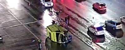В центре Твери попала в ДТП и перевернулась карета скорой помощи - runews24.ru - Тверь