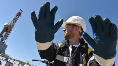 Нефть подыграла рублю - smartmoney.one - США - Reuters