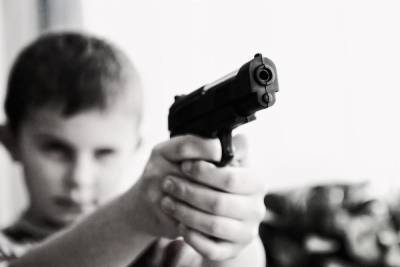 В Курске два юнца напали с пистолетом на 12-летнего школьника - chr.mk.ru - Россия - Курская обл. - Курск