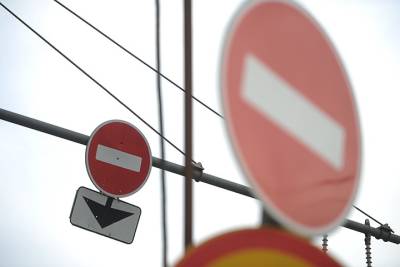 Движение перекрыто на дублере Комсомольского проспекта в сторону области из-за пожара - vm.ru - Москва - Московская обл.