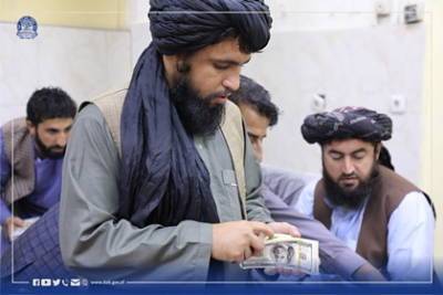Ашраф Гани - Забиулла Муджахид - Талибы потребовали у экс-президента Афганистана вернуть вывезенные деньги - lenta.ru - Россия - США - Афганистан