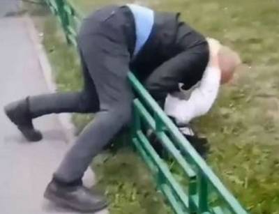 СКР проводит проверку по факту драки охранника школы с подростками в тюменской школе - znak.com - Тюмень - Тюменская обл.