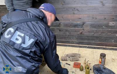 Во Львовской области "активист" оборудовал тайник с боеприпасами - korrespondent.net - Украина - Львовская обл.