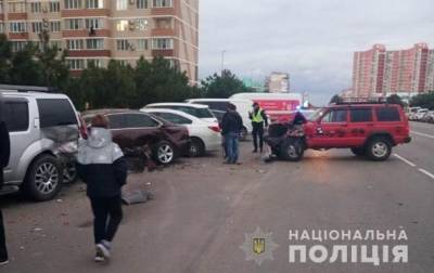 Ничего не помнит: подросток протаранил 6 машин на парковке в Одесской области (фото) - sharij.net - Одесская обл. - Черноморск