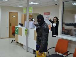 В Петербурге неизвестные с пистолетом ограбили банк на Большевиков - runews24.ru - Санкт-Петербург - р-н Невский