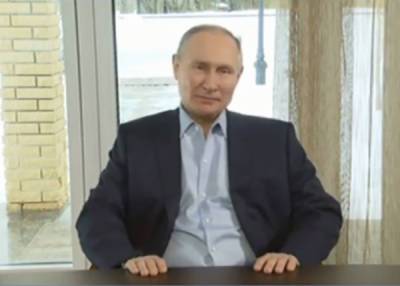 Владимир Путин - Дмитрий Песков - Путин на самоизоляции ведет обычную жизнь - Кремль - nakanune.ru - Россия