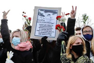 Роман Бондаренко - Бойцов СОБР обвинили в убийстве белорусского протестующего - lenta.ru - Минск