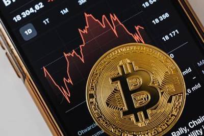 Курс биткоина рухнул - lenta.ru - Китай