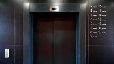 Лифт с людьми застрял в одном из столичных вузов - vm.ru - Москва - округ Центральный, Москва
