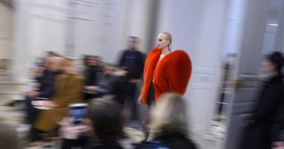 saint Laurent - Alexander Macqueen - Люксовые дома моды анонсировали отказ от меха в новых коллекциях - focus.ua - Украина - Франция